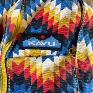 Kavu Vibrant Chevron 🎒 backpack one shoulder sling bag EUC super fun pattern!